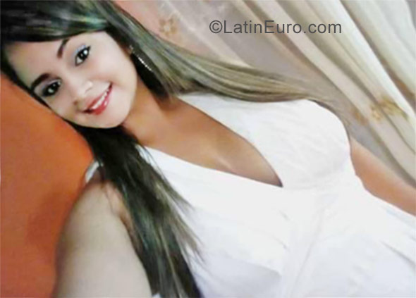 Date this young Colombia girl Maria from Barranquilla CO23790