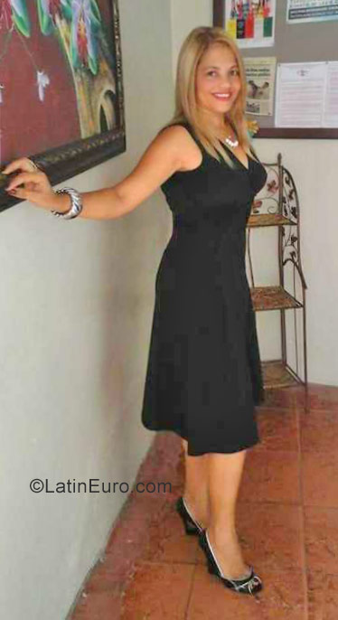 Date this georgeous Dominican Republic girl Alba from Santo Domingo DO32256