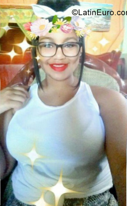 Date this hard body Dominican Republic girl Marielyis from Santo Domingo DO32290