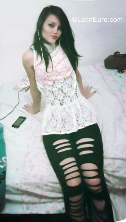 Date this hot Colombia girl Luna from Cartago CO23817