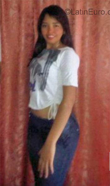 Date this nice looking Venezuela girl Maria from San Fernando De Apure VE1603