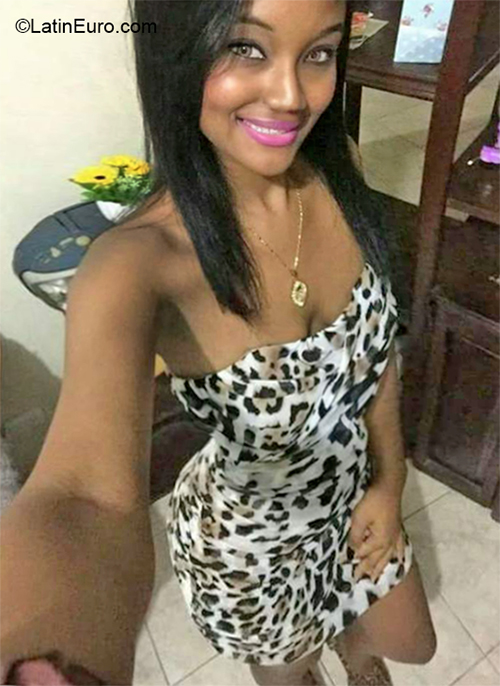 Date this beautiful Dominican Republic girl Franchesca from Santo Domingo DO32324