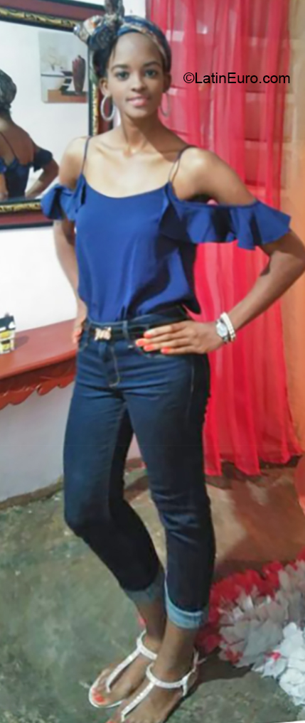 Date this hot Dominican Republic girl Maria from Santo Domingo DO32326