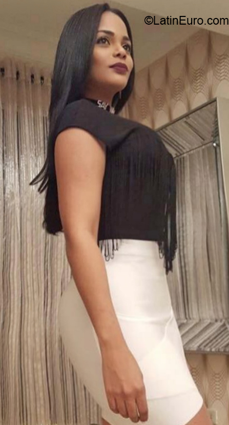 Date this sensual Dominican Republic girl Perla from Santo Domingo DO32346