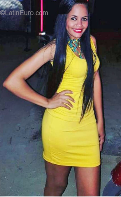 Date this young Dominican Republic girl Yeska from Las Terrenas DO32379