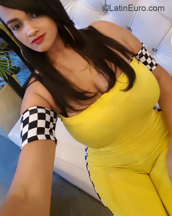 Date this passionate Dominican Republic girl Trinidad from Santiago DO32410