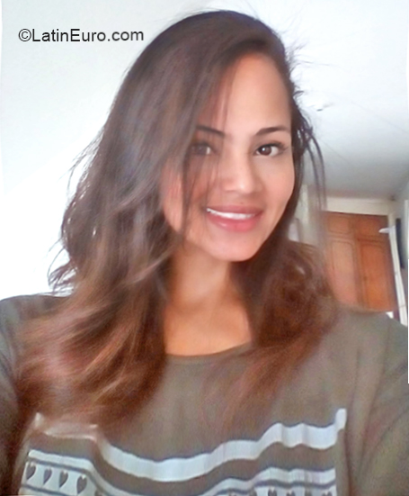 Date this sensual Colombia girl Lorena from Medellin CO23872