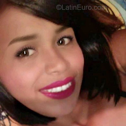 Date this nice looking Venezuela girl Yorel from Caracas VE1623