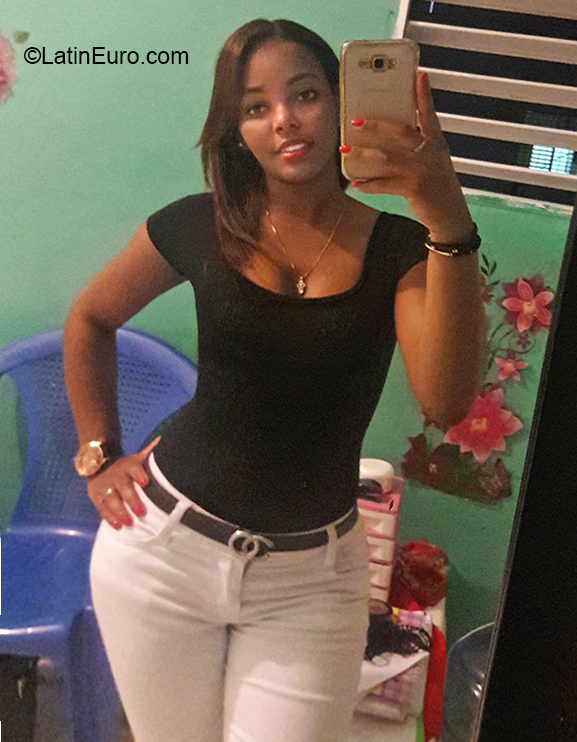Date this sensual Dominican Republic girl Neidie from Santiago DO32455