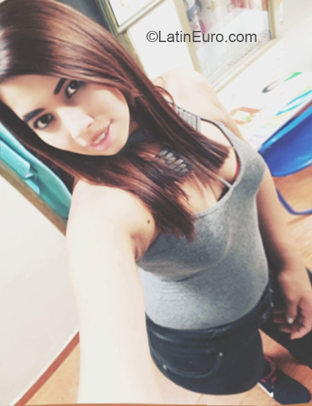 Date this athletic Colombia girl Natalia from Armenia CO23899