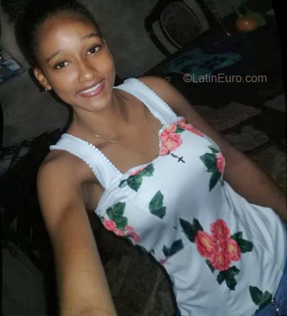 Date this cute Colombia girl Ariana from El Bagre CO23919