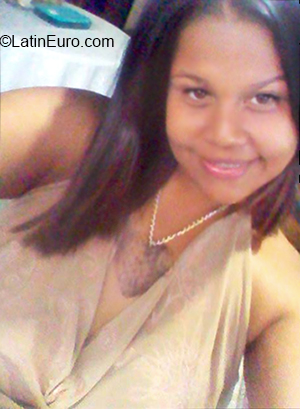 Date this good-looking Venezuela girl Alexandra from Caracas VE1643