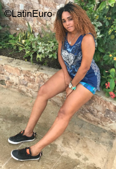 Date this happy Dominican Republic girl Juana from Santo Domingo DO34252