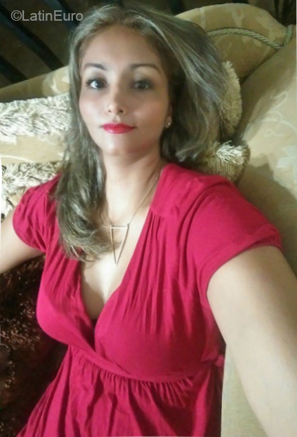 Date this voluptuous Colombia girl Diana from Cartagena CO23929