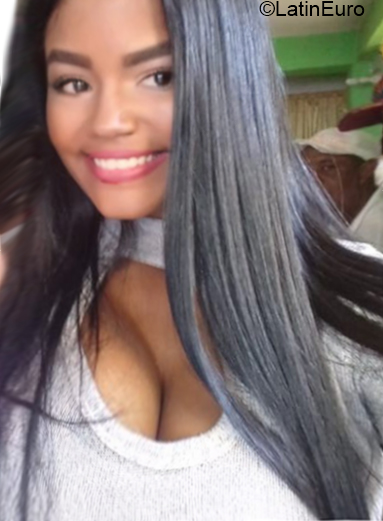 Date this lovely Venezuela girl Genesis from Caracas VE1656