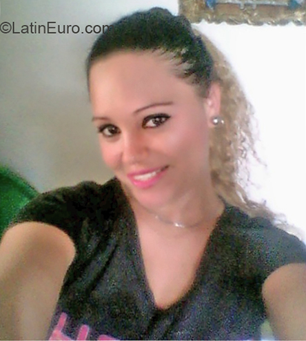 Date this stunning Venezuela girl Magian from Caracas VE1684