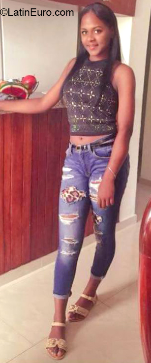 Date this exotic Dominican Republic girl Elisabeth from Santo Domingo DO32637