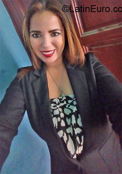 Date this sensual Venezuela girl Novis from Caracas VE1691