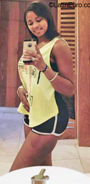 Date this delightful Dominican Republic girl Gaby from Santo Domingo DO32651