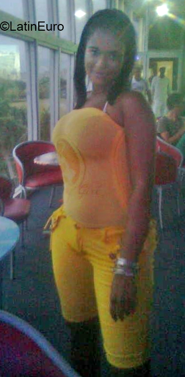 Date this sensual Cuba girl Yumi from Havana CU330