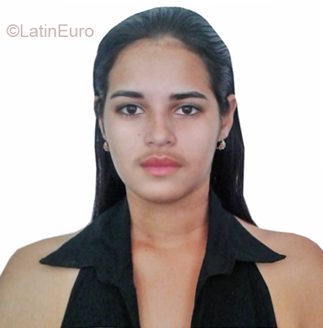 Date this good-looking Cuba girl Zuli from Havana CU325
