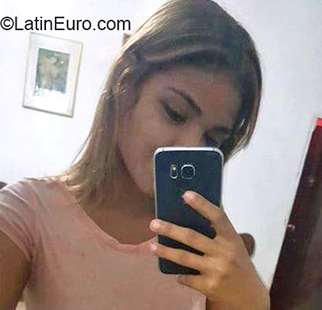 Date this foxy Venezuela girl Rebat from Maracaibo VE1708