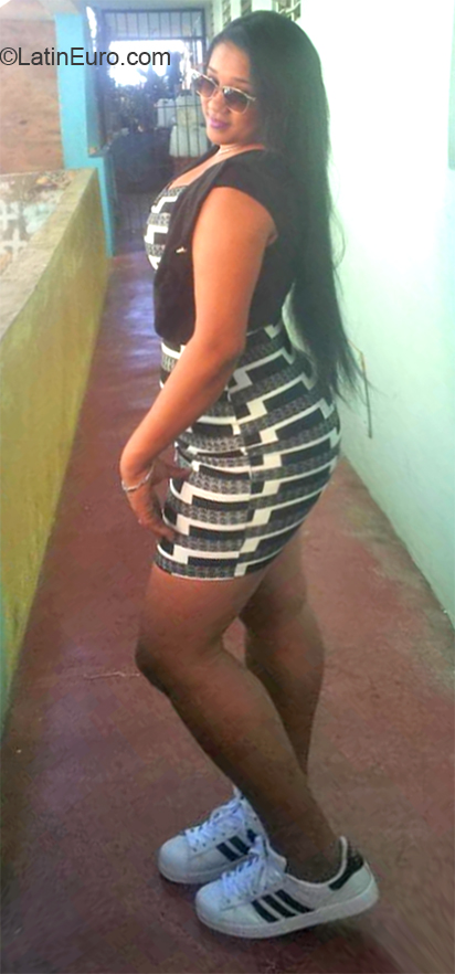 Date this lovely Dominican Republic girl Elvia from Santo Domingo DO32700