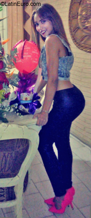 Date this funny Venezuela girl Gloria from Valencia VE1718