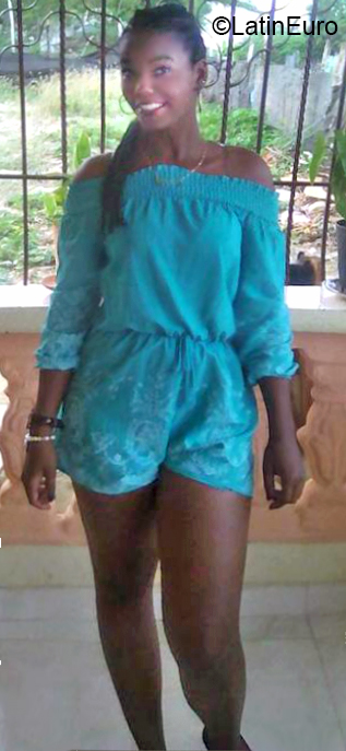 Date this happy Dominican Republic girl Reynia from Santiago DO32734