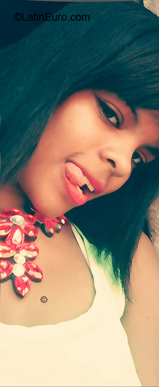 Date this nice looking Colombia girl Maria from Villanueva CO24019