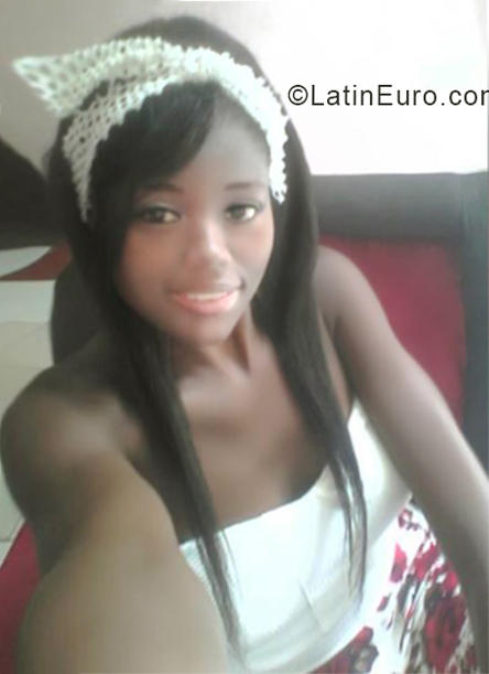 Date this lovely Colombia girl Luz from Cali CO24076