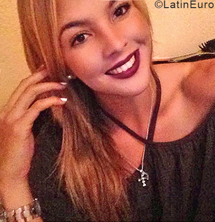Date this fun Venezuela girl Anais from Valencia VE1756