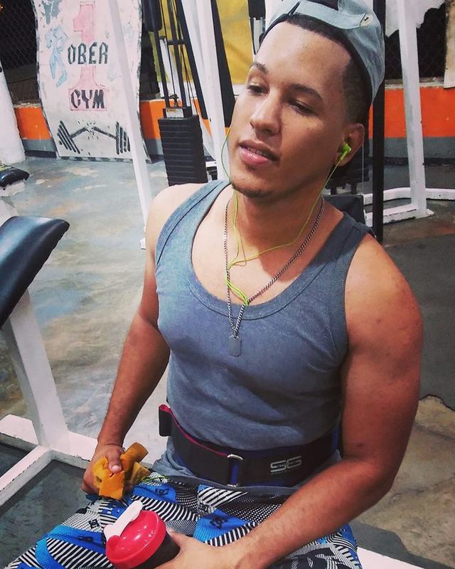 Date this tall Dominican Republic man Johan ynoa from Dominican DO32827