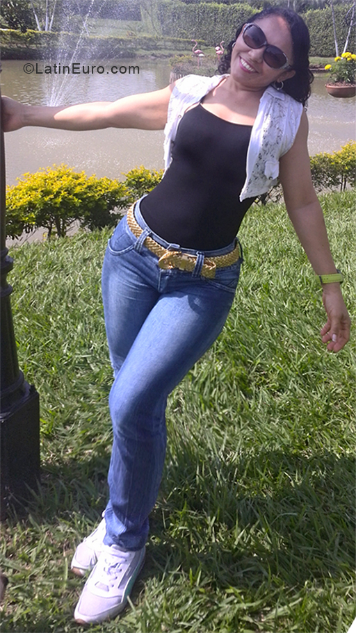 Date this tall Colombia girl Cecilia from Valledupar CO24077