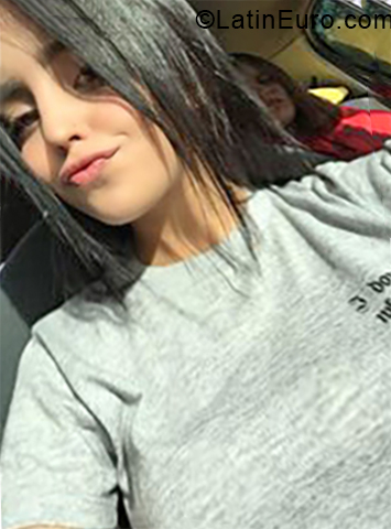 Date this good-looking Venezuela girl Karla from Caracas VE1758
