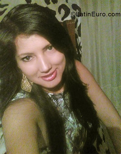 Date this hard body Colombia girl Lorraine from Bogota CO24366