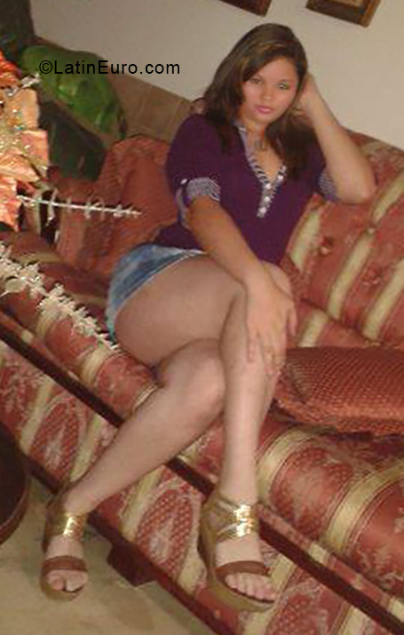Date this athletic Venezuela girl Liliana from Caracas VE1766