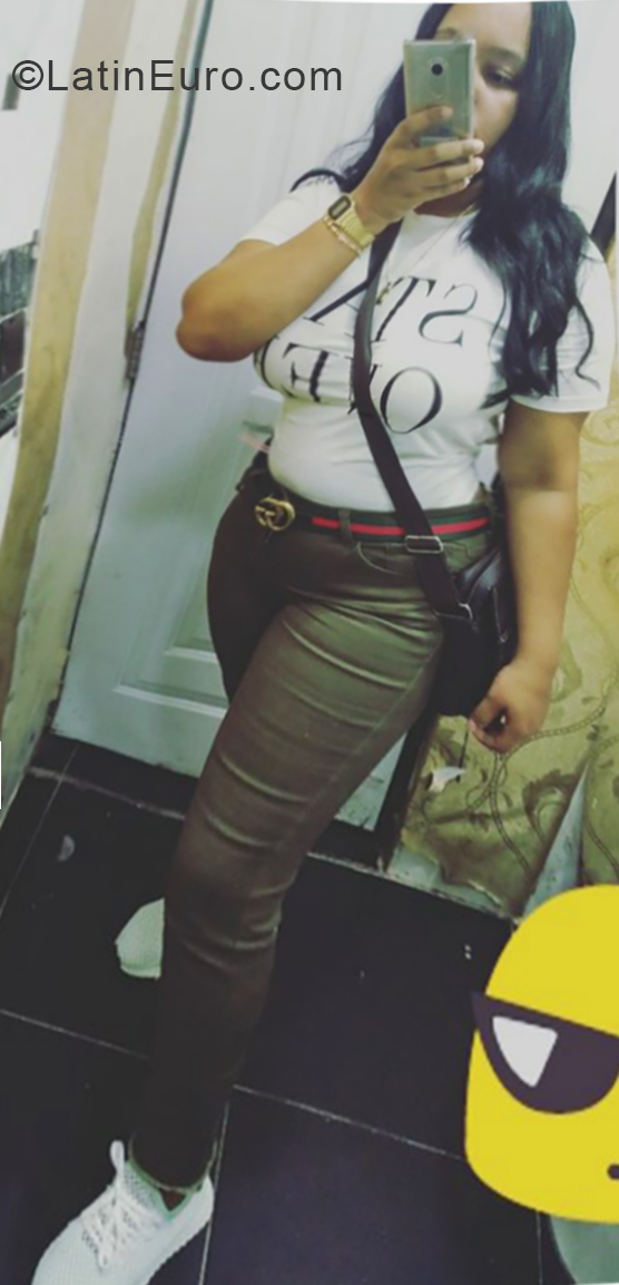 Date this charming Dominican Republic girl Laura from Santo Domingo DO32866