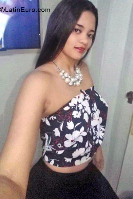 Date this passionate Dominican Republic girl Minoska from Santo Domingo DO32875