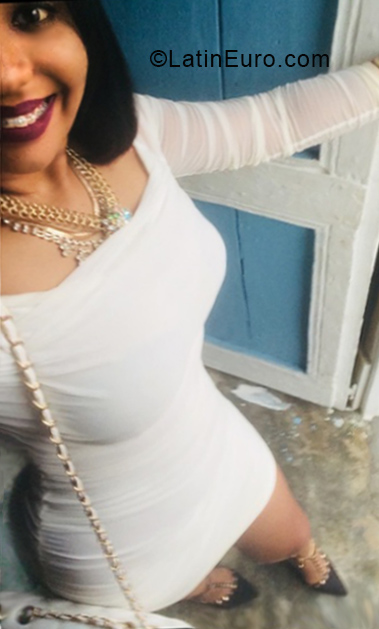 Date this voluptuous Dominican Republic girl Nicole from Santo Domingo DO32896