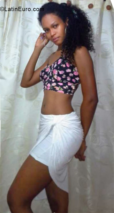 Date this funny Colombia girl Dina from Cartagena CO24160