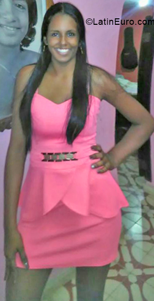 Date this happy Cuba girl Emma from Trinidad CU436