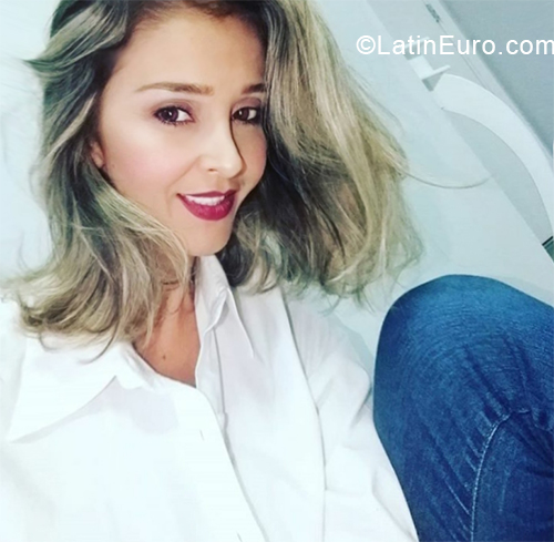 Date this athletic Brazil girl Claudia from Sao Paulo BR10625