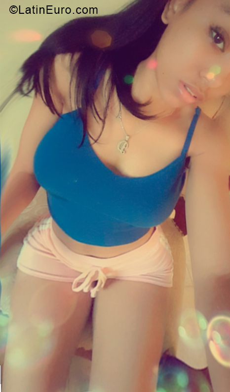 Date this fun Dominican Republic girl Dariana from Santiago DO32960