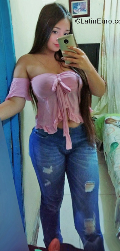 Date this hot Colombia girl Jenifer from Medellin CO24191