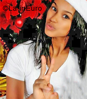 Date this nice looking Dominican Republic girl Paola from Santo Domingo DO33822