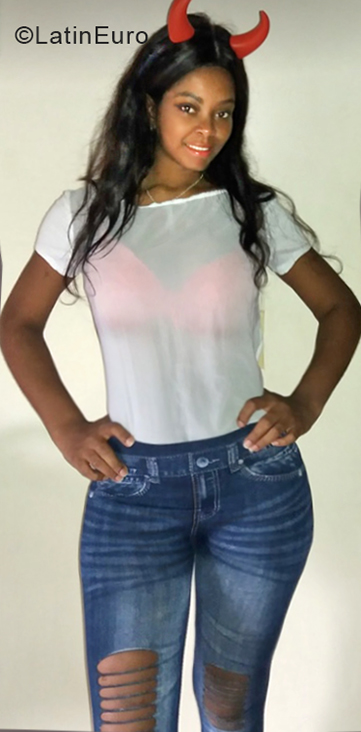 Date this hard body Colombia girl Xx from Medellin CO24202