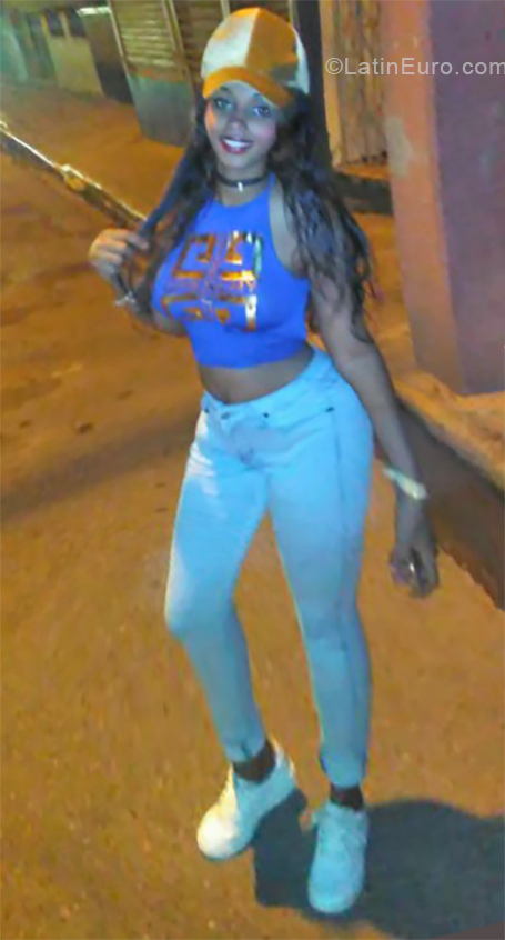 Date this stunning Dominican Republic girl Rosa from Santo Domingo DO33007