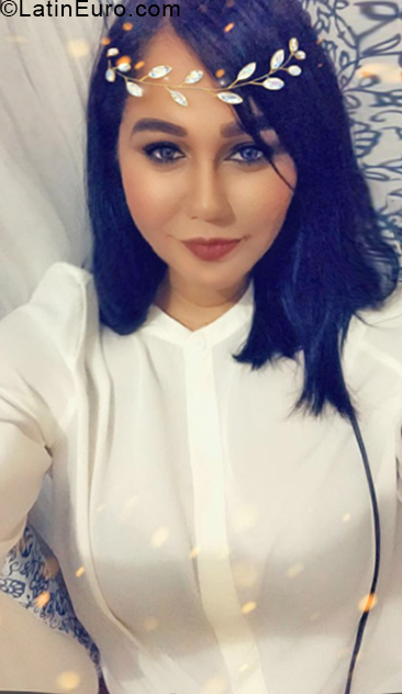 Date this gorgeous Dominican Republic girl Paola from Santo Domingo DO33008