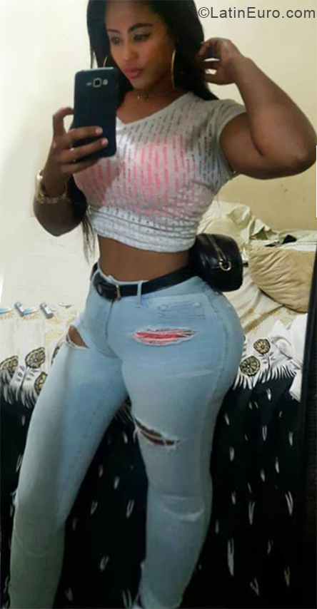 Date this lovely Dominican Republic girl Kariana from Puerto Plata DO33016